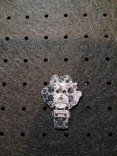 Disney Pin Nerds Rock! Collection (Full Body) - Chip - Picture 2 of 2