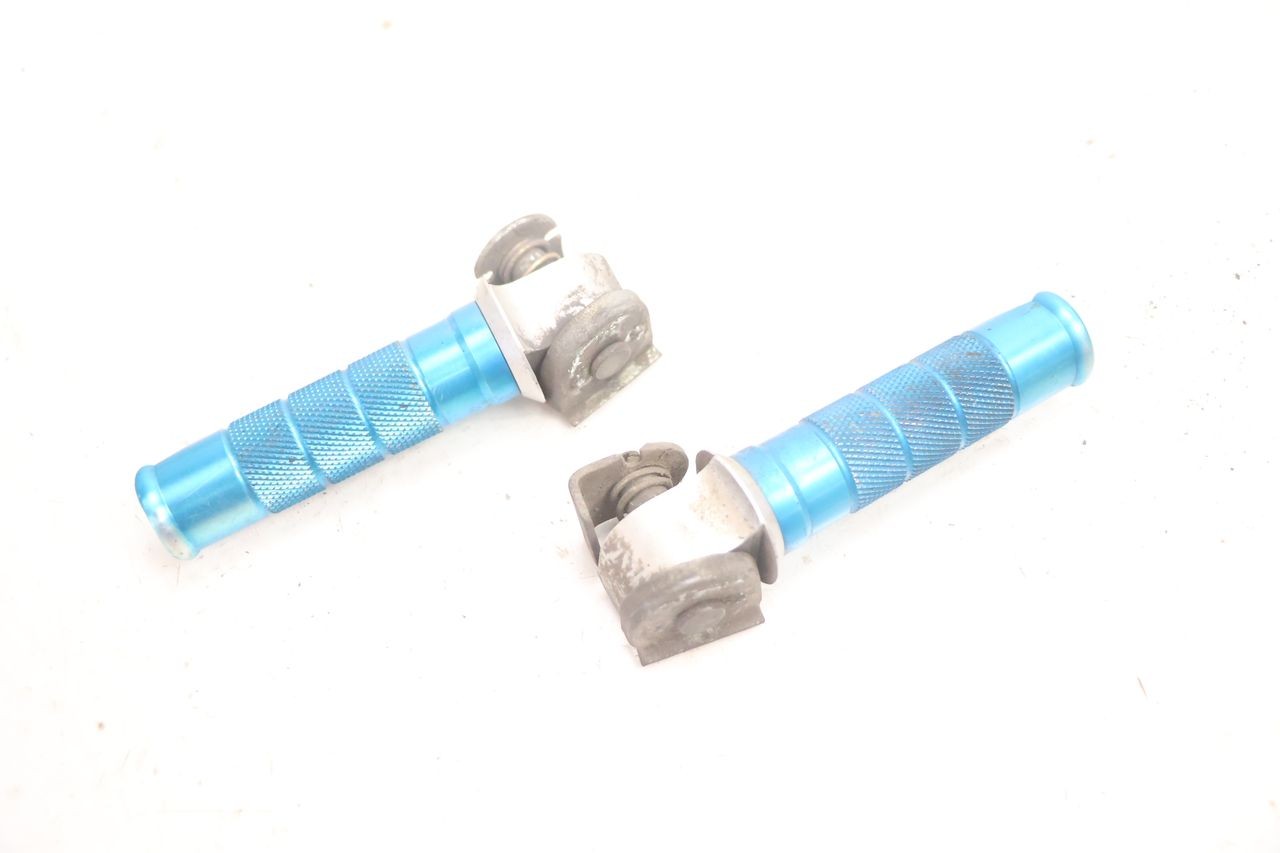 PAIR OF REAR FOOTRESTS - KAWASAKI ZX-6R ZX6R 600 (1995 - 1997)