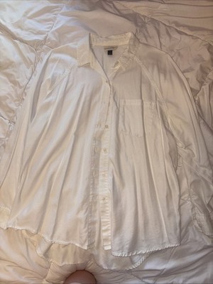 Universal Thread Women s White Button Up Long Sleeve Size Medium