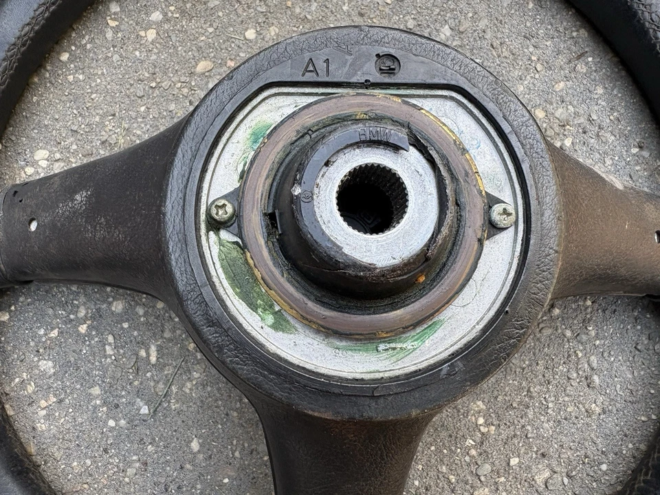 Volante BMW E30 M-Tech 1 E30 M3 325 320 318 E28 M5 M535 E24 M6 M635 Foto 4 de 4