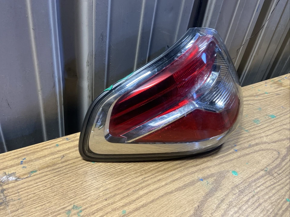 Nissan Armada 2017-2020 luz trasera izquierda luz trasera lámpara OEM Foto 2 de 4