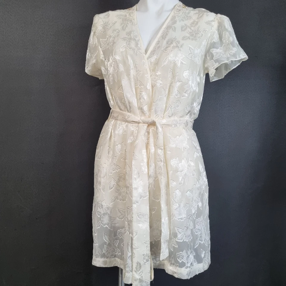 VTG NWT 90's Secret Treasures Set 3 Pcs Robe Cami Shorts Tap White Silky Sz S - Image 2 of 4