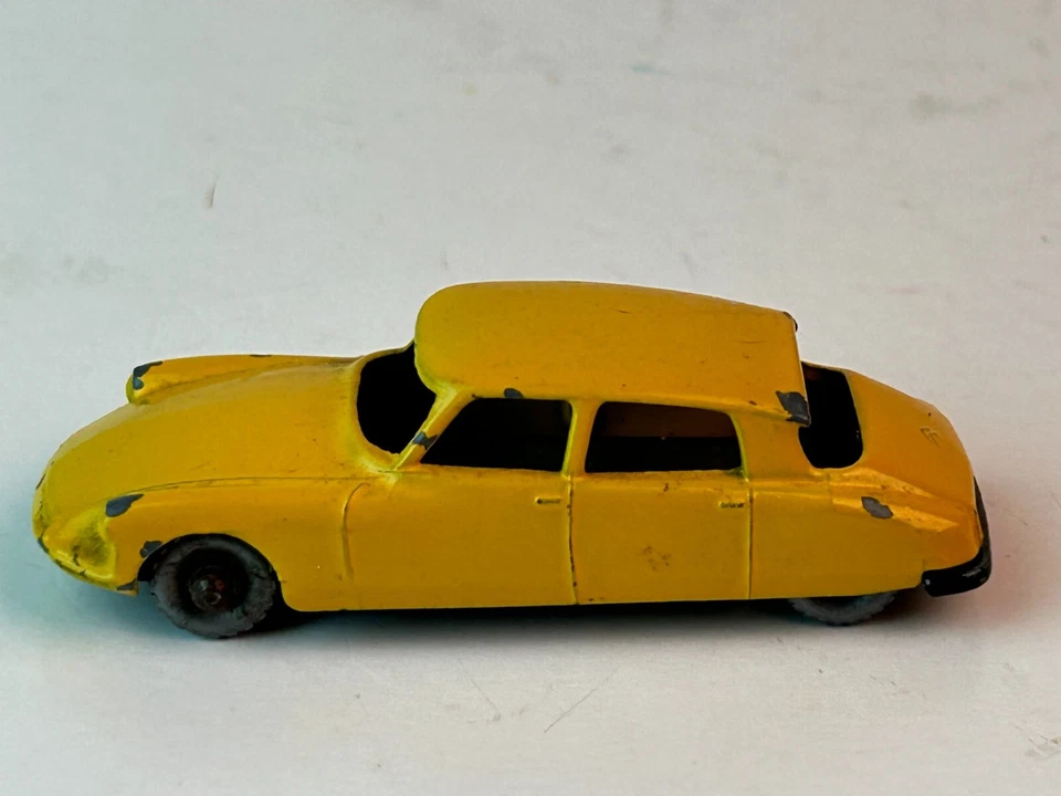 Matchbox Gray Wheel No. 66 Citroen DS 19, Silver Plastic Wheels - Image 3 of 4