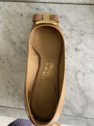 Salvatore Ferragamo Vara Pumps 38,5 EU Schuhgröße - Bild 7 von 10