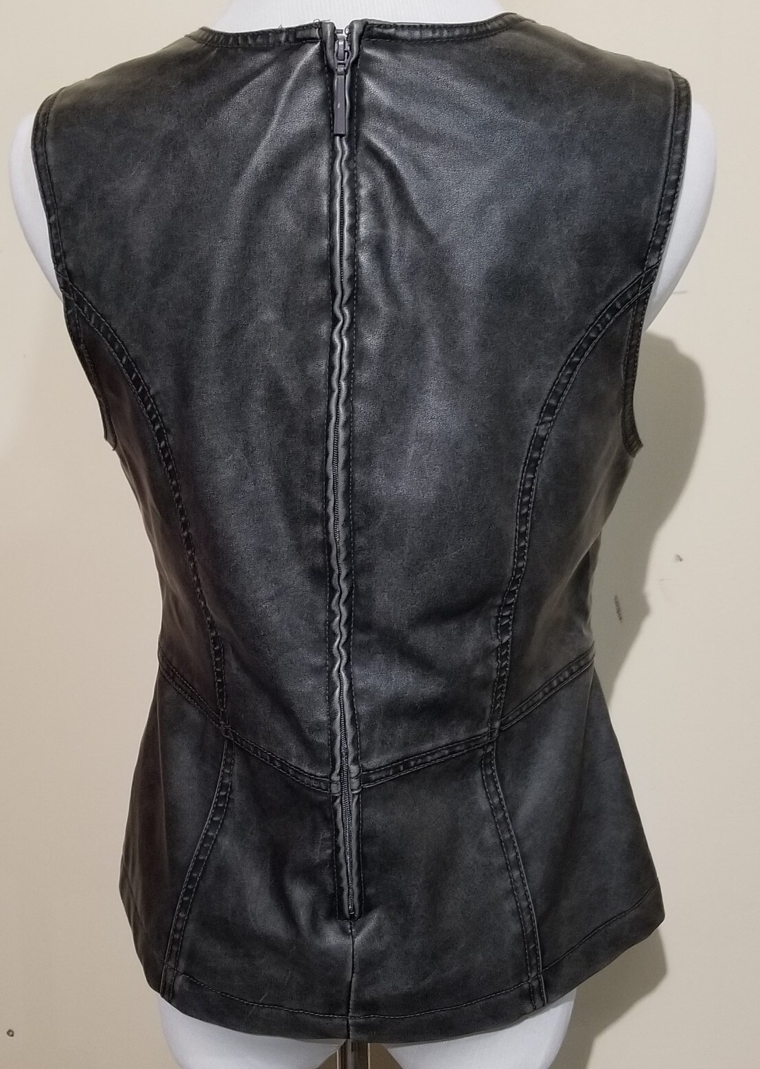Dollhouse Outerwear Faux Brown Leather Vest Womens Size M. ¾ Zip Back