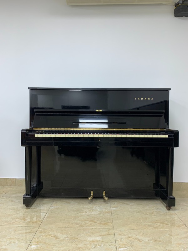 Yamaha U1 Upright Piano – 48" Polished Ebony | Houston