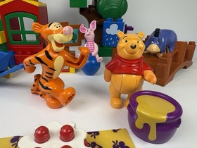 LEGO Duplo 2987 Winnie The Pooh  Welcome To The Hundred Acre Wood 1999 Complete