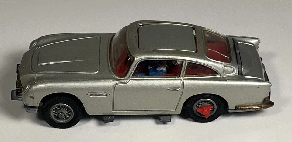 Corgi Toys 270 James Bond 007 Aston Martin DB5 Silver W Tire Slashers - Image 2 of 4