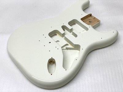 SQUIER ボディ　ホワイト Amazon | Squier by Fender FSR Affinity stratocaster White