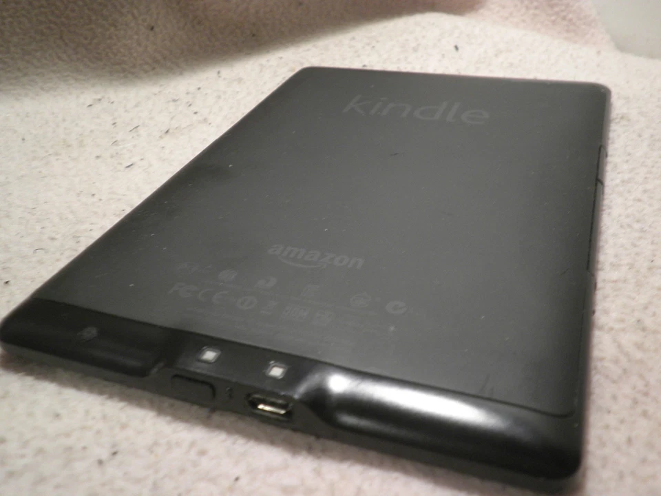 EBOOK KINDLE 5° GEN. NERO 2GB BUONE CONDIZIONI GENERALI - Immagine 4 di 4