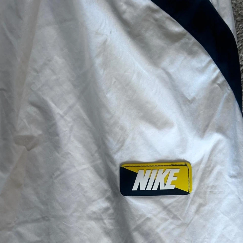 Pantalones deportivos ligeros vintage XL Nike años 90 amarillos Wind para niños  Foto 4 de 4