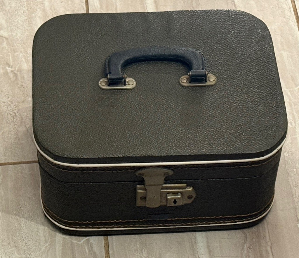 VINTAGE 1950’s Train Makeup Case