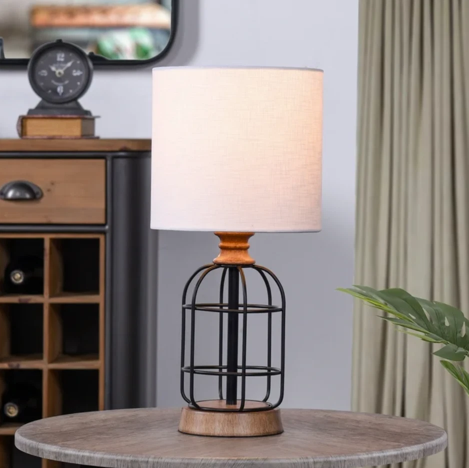 Lámpara de mesa Mainstays jaula de metal negro con detalles de madera y pantalla de tambor, 17" Foto 2 de 4