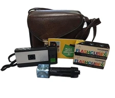 UNTESTED Kodak Instamatic 30 Pocket Camara, Brown Case, Flash Cubes & Manual