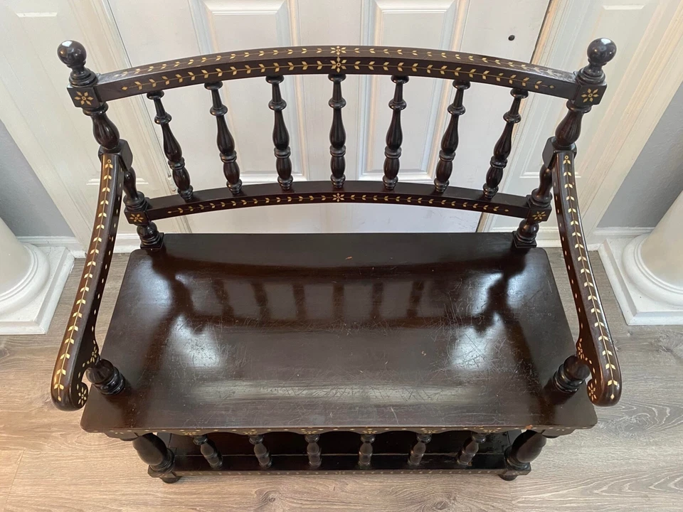 Banco de madera con incrustación de hueso indio anglo de Oriente Medio envejecido de principios del siglo XX Foto 3 de 4