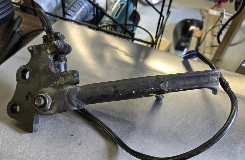 原始设备制造商 YAMAHA FZ1 2006-2015 KICKSTAND 带开关 2D1-27311-00-00 — 第 4/4 张图片