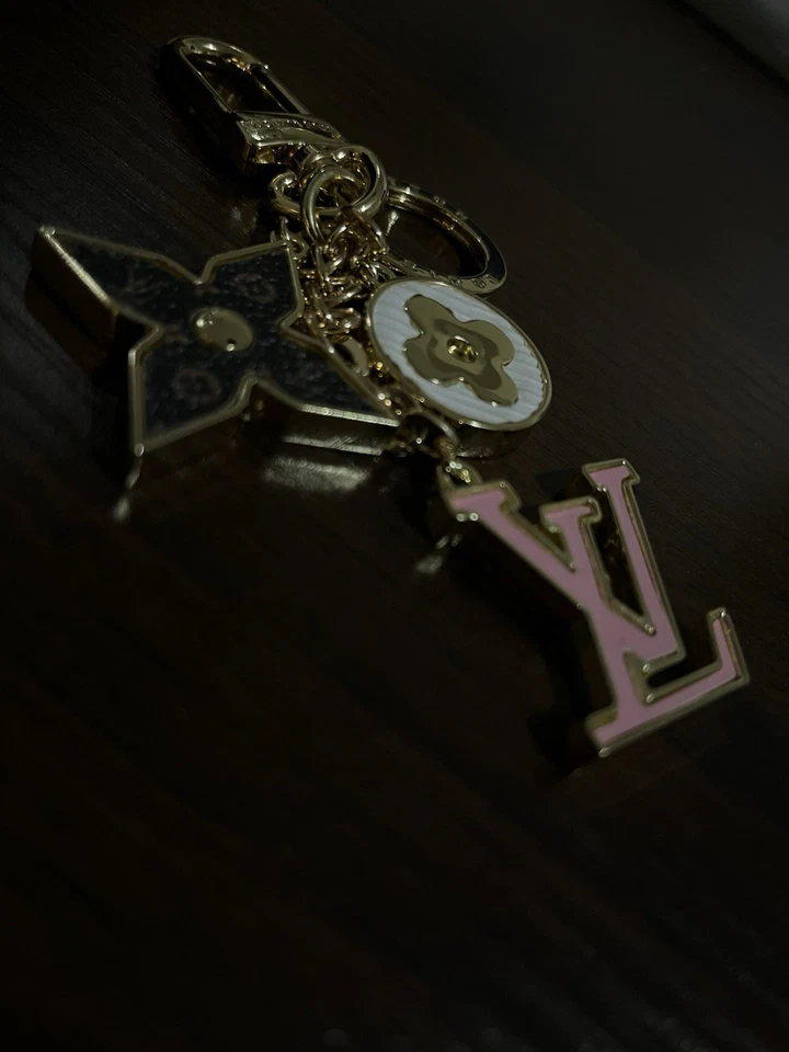 Llavero/cadena con monograma Louis Vuitton - rosa Foto 4 de 4