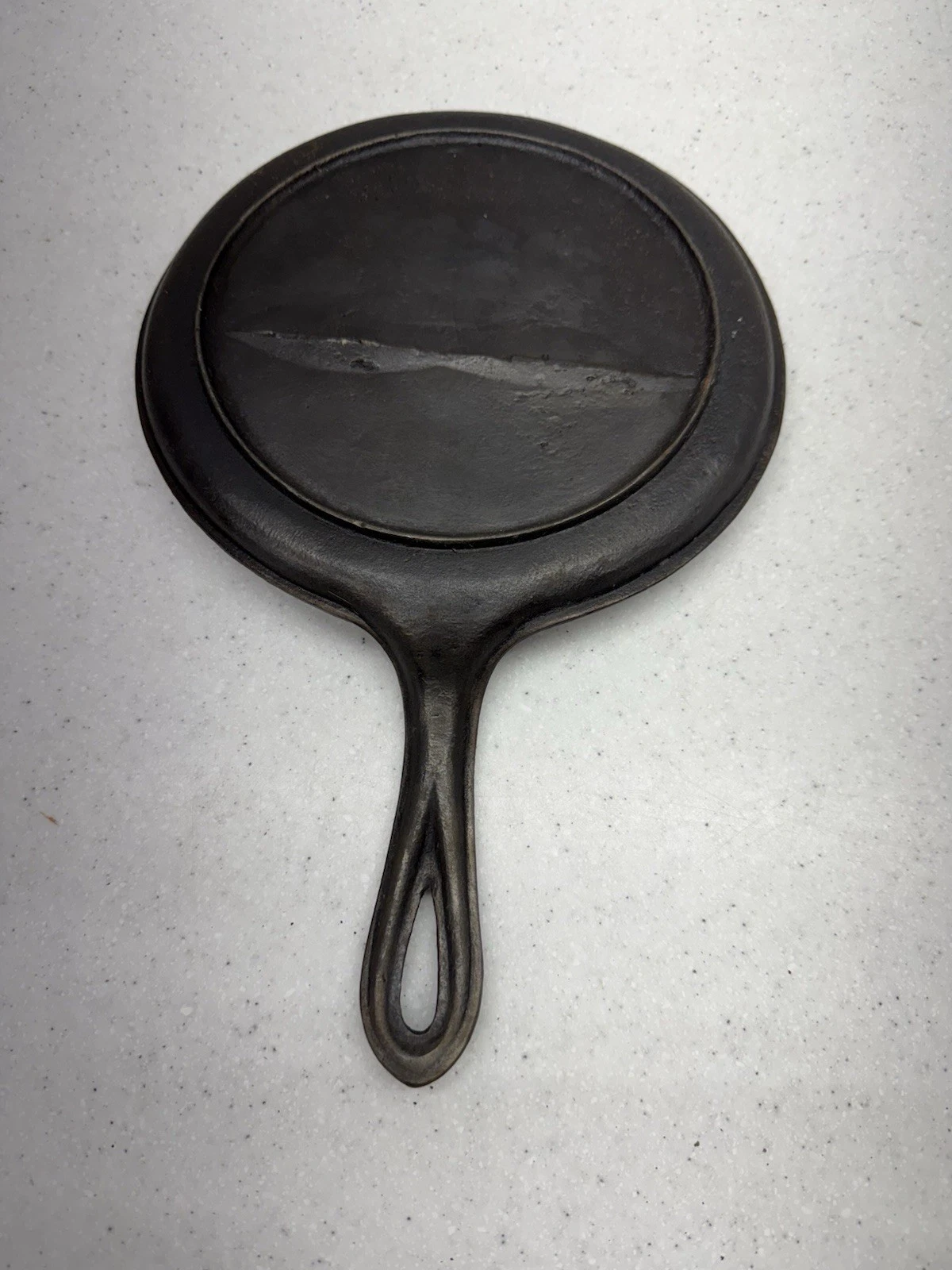 Early 1800's Cast Iron No. 7 Round Griddle with Gate Mark Fancy Handle Nice