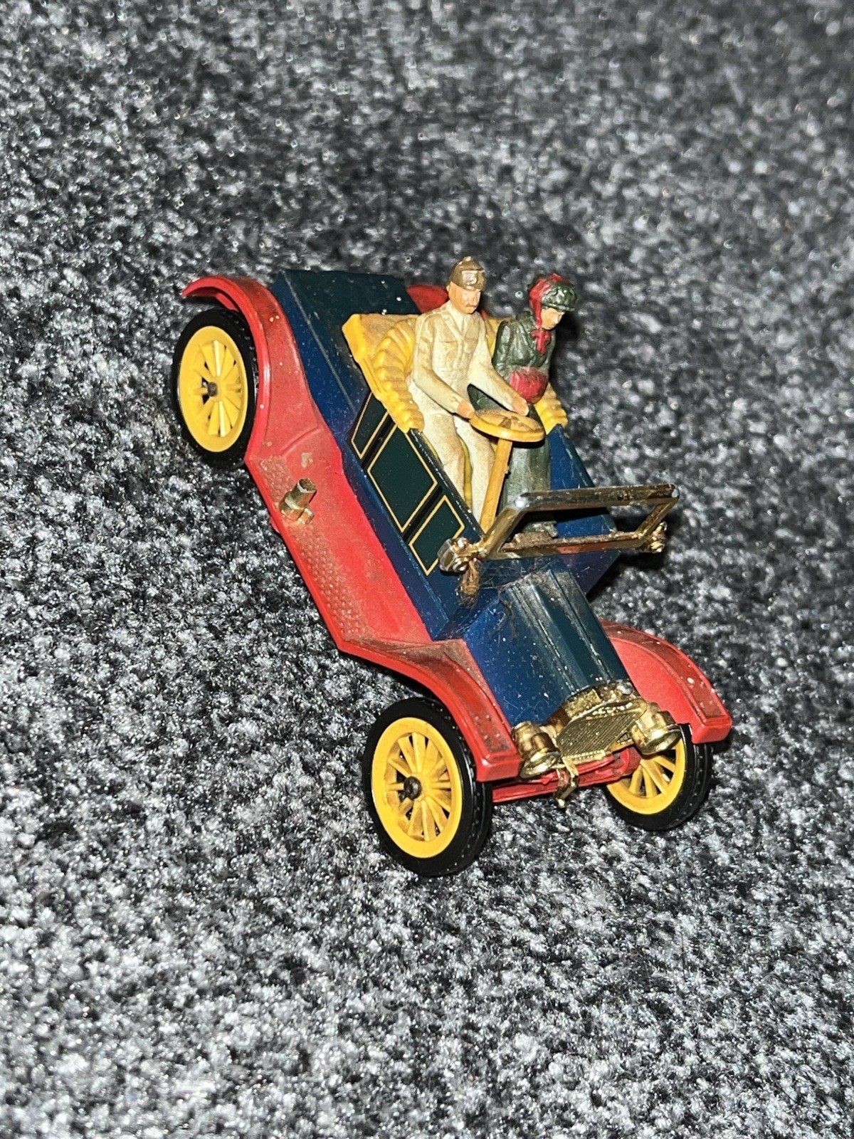Dinky Toys 485 – Ford T 1908 Père Noël – Collection Vintage Plomb – Années 1960