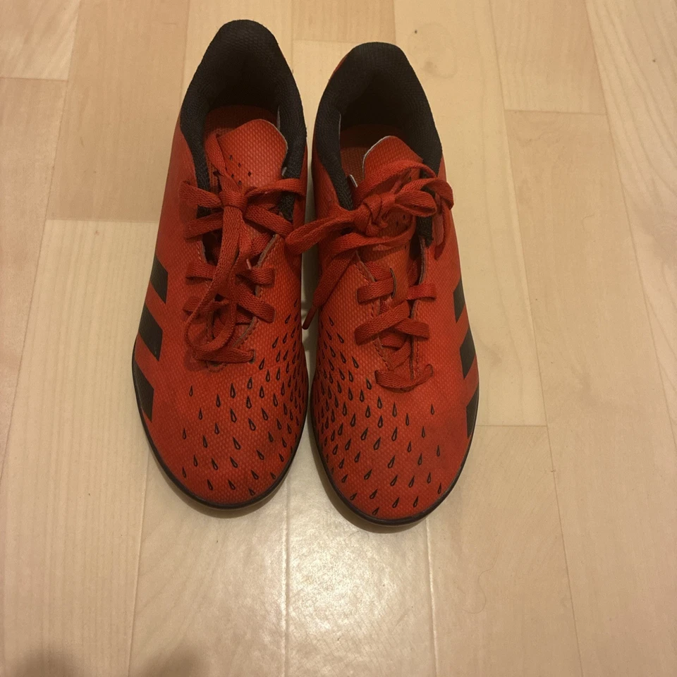 ADIDAS BOYS JUNIOR PREDATOR.4 ASTRO TURF TRAINERS FOOTBALL BOOTS UK SIZE 2 - Image 1 of 4