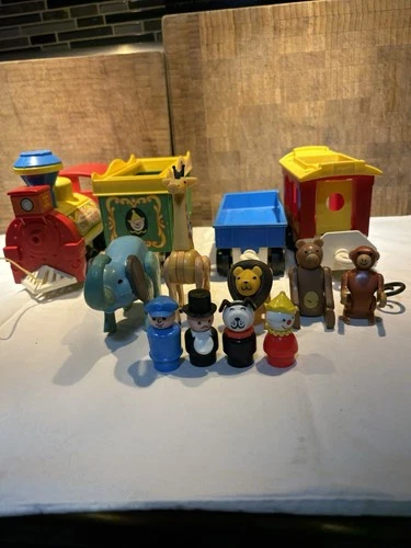 Vintage Fisher Price Play Family Circus Train #991  ****I SHIP FOR LESS $$$!!!!