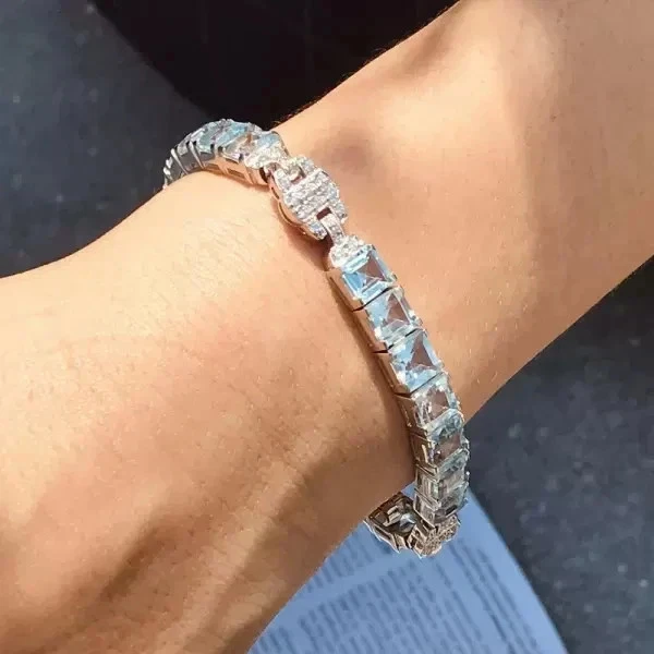 Brazalete Art Deco Aguamarina Creado en Laboratorio Corte Asscher 30Ct Chapado en Oro Blanco 14K Foto 2 de 4