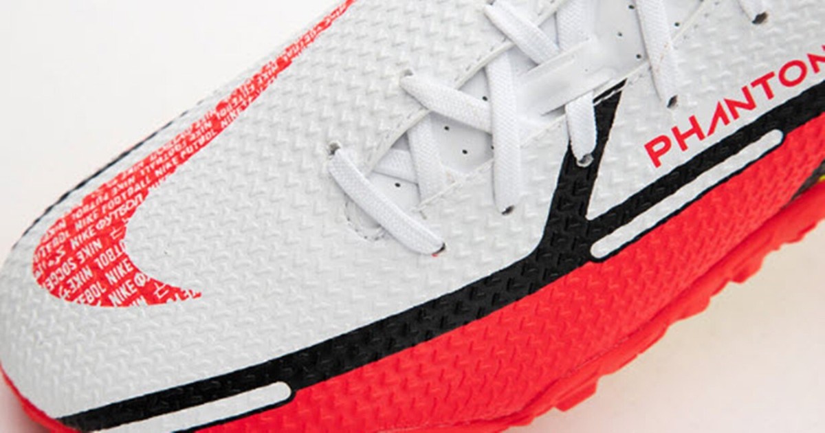 Nike Men Phantom GT2 Academy TF Cleat Soccer White Futsal