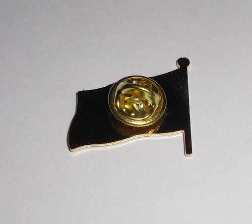 England enamel pin badge - England flag with St George - Picture 3 of 3