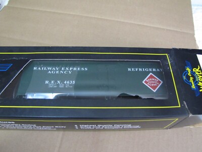 Weaver REA Express Wood Side Refrigerator Car