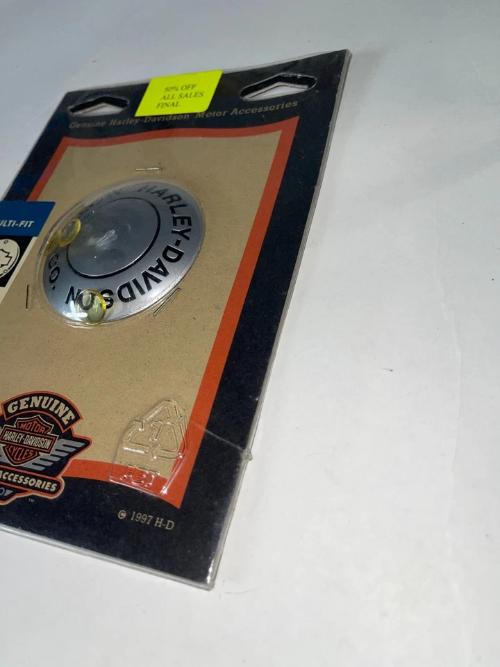 Harley-Davidson 99538-97 H-D Motor Co. Tapa Gas Medallion Multi-Fit Nuevo de Lote Antiguo Foto 2 de 4