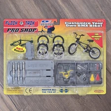 Flick Trix BMX Pro Shop Set Miniature Toy Finger Bikes Building Kit Ramp NEW