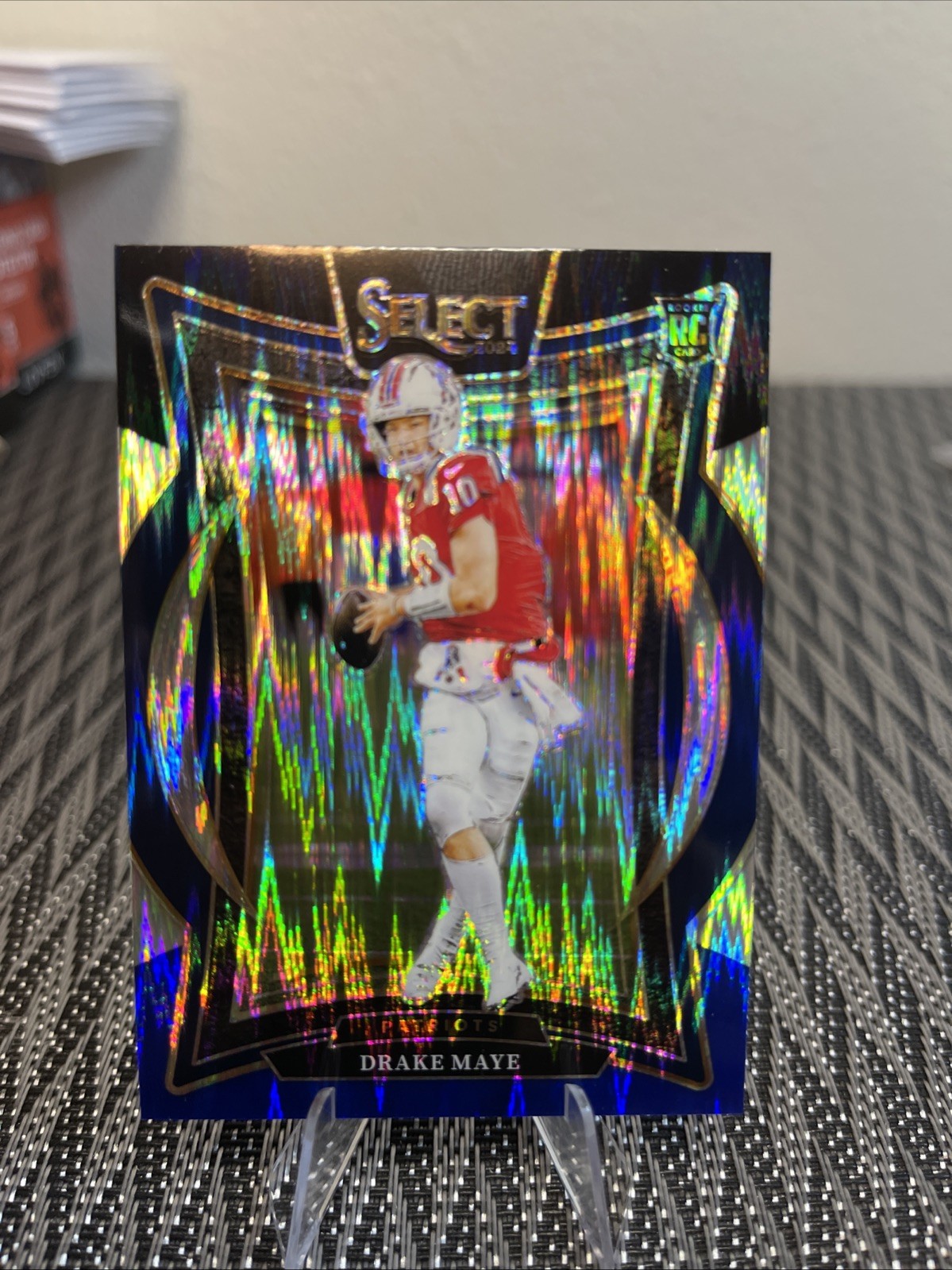 2024 Panini Select - Concourse Drake Maye #27 Black & Blue Shock Prizm (RC)