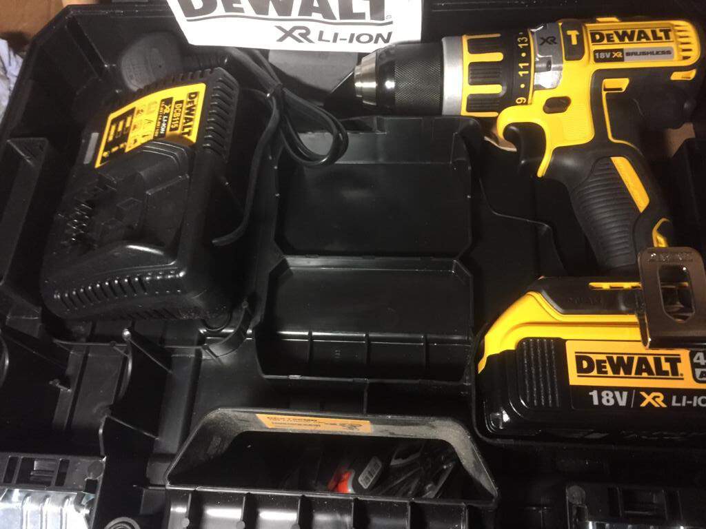 DeWalt XR DCK 795 18V Brushless Combi Drill with 1 x 4.0 Ah Battery Case