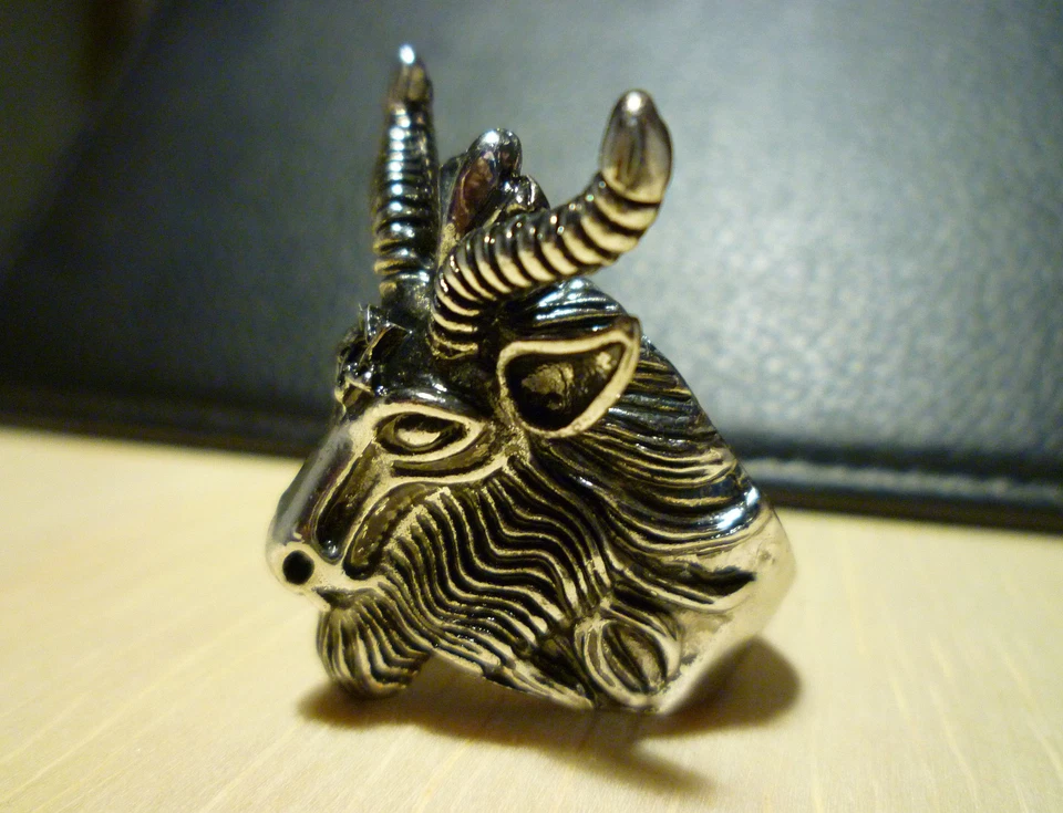 Ultimate "Horned Titan Head" (Aço Titânio) RAM - (Pesado!) - Imagem 3 de 4