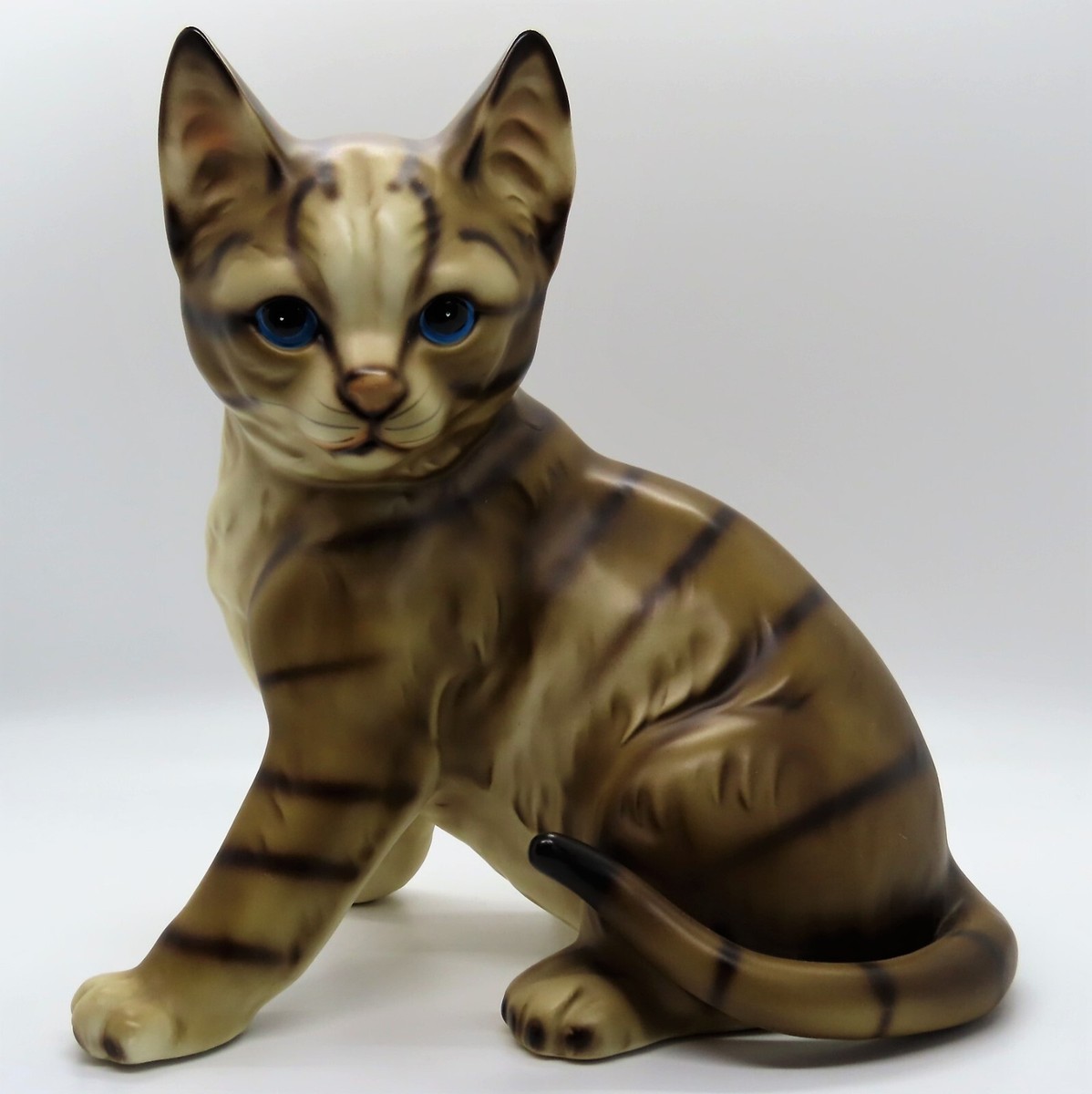 VINTAGE M TAKAI PORCELAIN CAT SIGNED & NUMBERED H163B81 BLUE EYES