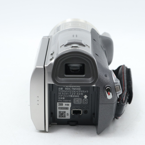 Panasonic HDC-TM300 Full HD Digital Camcorder Silver Used with Accessories Japan - Picture 6 of 10