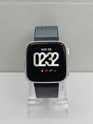 Fitbit Versa FB504 Smartwatch Fitness Heart Rate Bluetooth Extr Bands No Charger