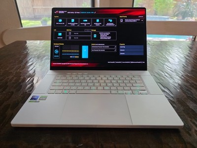 ASUS ROG Zephyrus G16 - 16'' QHD+ OLED 240Hz, Ultra 9 185H, RTX 4090, 32GB RAM