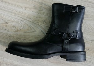 unlisted black boots
