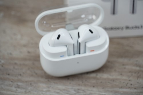Samsung Galaxy Buds3 SM-R530 True Wireless Bluetooth Earbuds, WHITE EXCELLENT - Zdjęcie 2 z 4