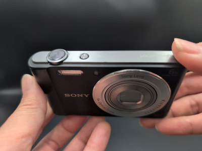 Sony Cyber-shot DSC-W810 20.1MP Compact Digital Camera Black