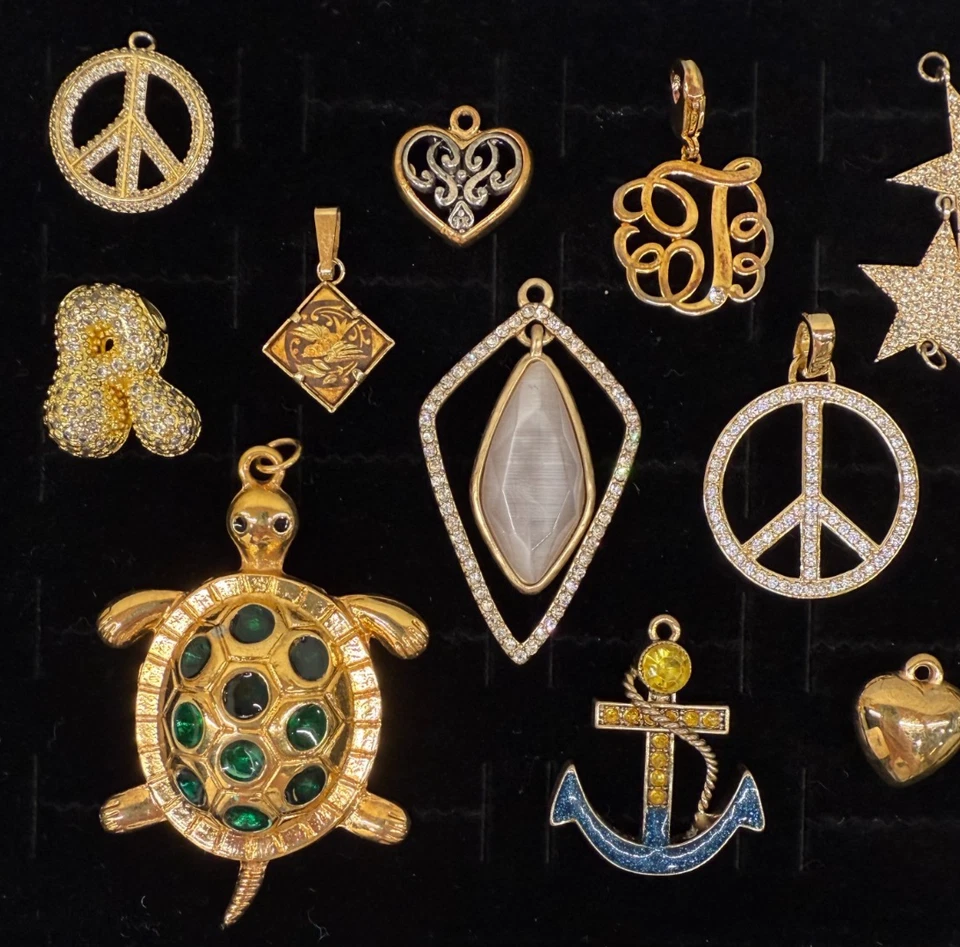19 Piece Gold Tone Charm Pendant Lot Turtle Heart Star Peace Sign Anchor - Image 4 of 4