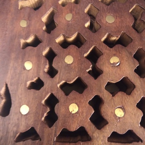 Cavelio Folding Wood Carved Book Stand With Brass Inlay Made In India/Bible Etc - Foto 13 di 17