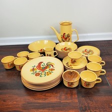 Vintage Plate Set Chicken Dinner Tea Cups Bow...