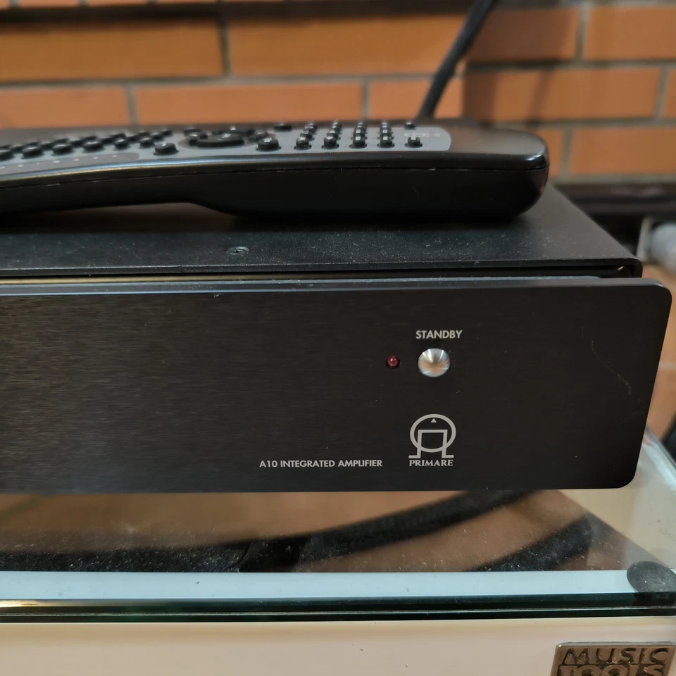 amplificatore integrato Primare A10 + Telecomando C22 - Condizioni Impeccabili - Immagine 4 di 4