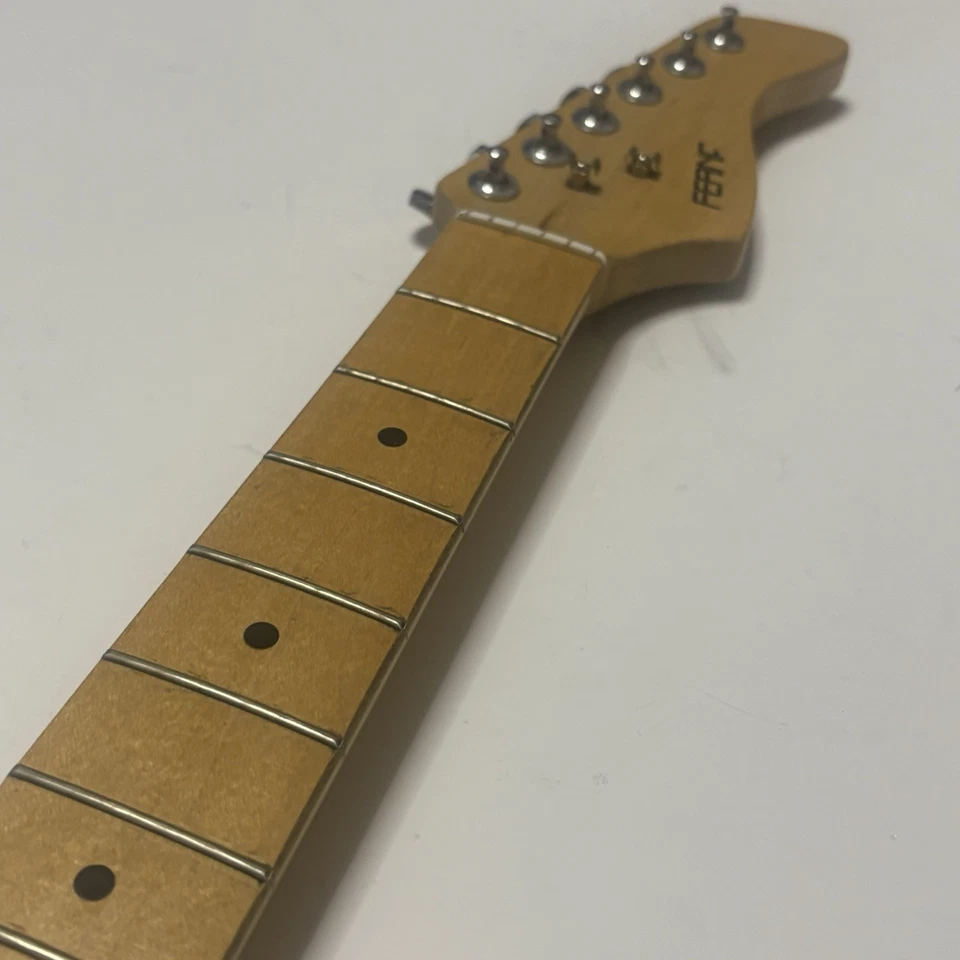 Boné de bordo vintage Fernandez Stratocaster pescoço anos 80 Strat carregado com afinadores/pinos - Imagem 3 de 4