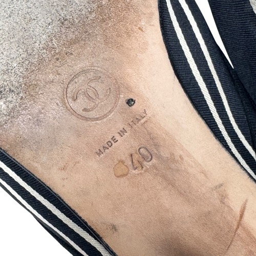 Tacchi a spillo vintage CHANEL raso berretto toemule taglia 9,5 nero bianco righe CC fiocco - Foto 9 di 13