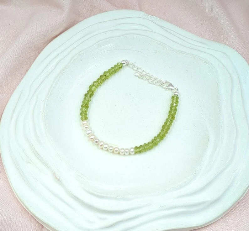 珍珠和绿色橄榄石多宝石珠金钱吸引力组合手链 6-8 — 第 4/4 张图片