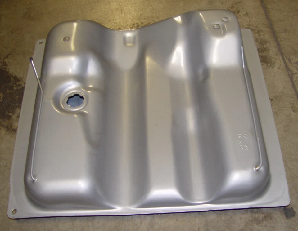 Топливный бак 48 мм наполнитель выпуск 11 мм подходит для Volkswagen Vanagon 1986-1991 - Изображение 3 из 3