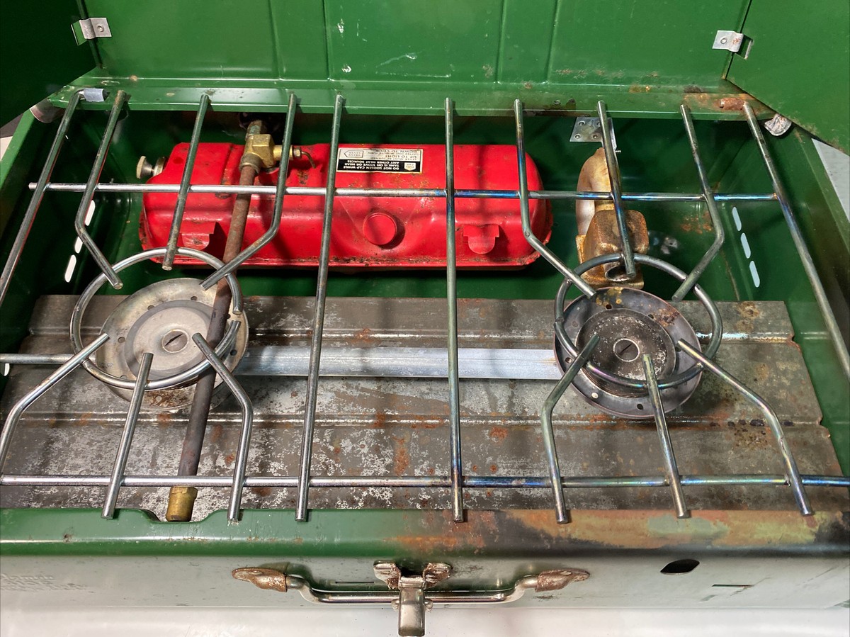 COLEMAN Deluxe Two Burner CAMP STOVE, 413G499. Original Box